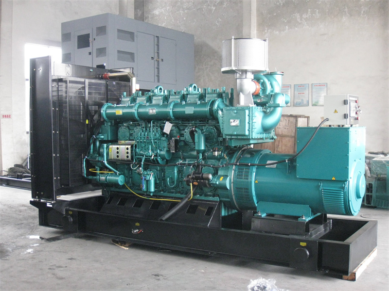 邗江200KW 柴油发电机的油耗是多少？