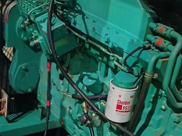 邗江如何确定新的发电机组控制系统是否与原系统兼容？