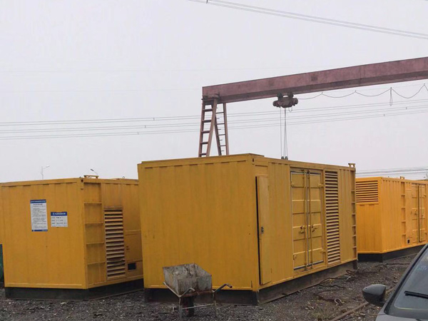 邗江100kw柴油发电机组每小时油耗？